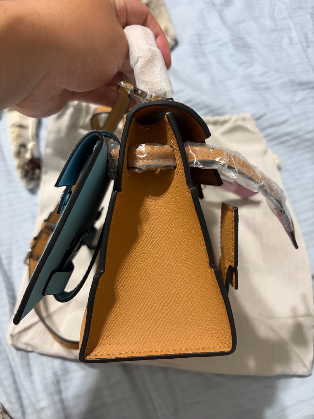 Designer Biscuit Color Leather Top-Handle Crossbody with Pink Feet Kelly style - Picture 2 of 7